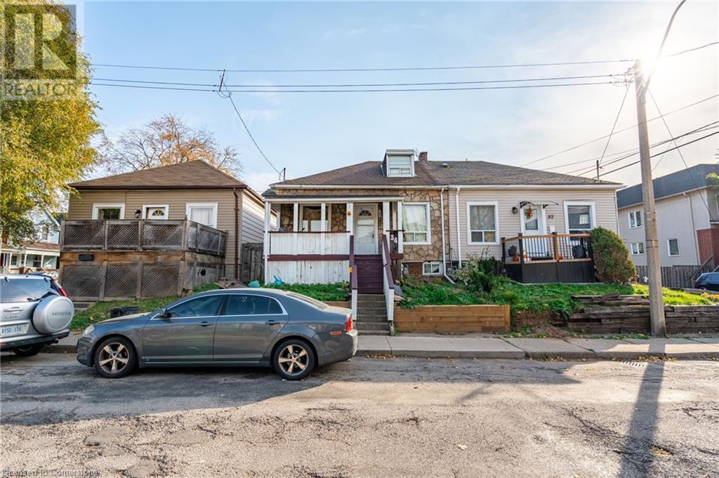 34 Douglas Ave in Hamilton, ON - Building Photo