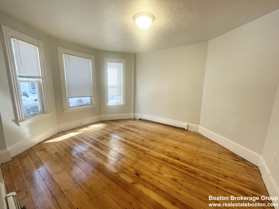 22 Howell St, Unit 1 in Boston, MA - Building Photo