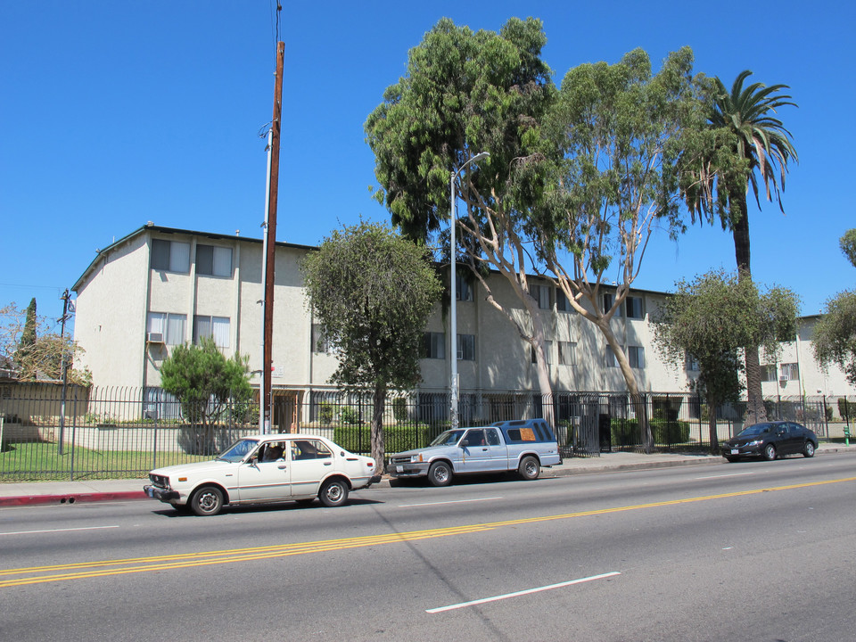 Siejay Apartments in Los Angeles, CA - Building Photo