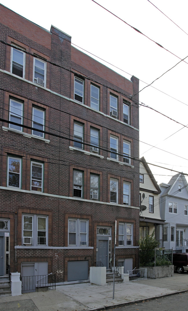 100 Romaine Ave in Jersey City, NJ - Building Photo - Building Photo