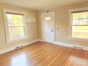 91 Lacy St in Avon, NY - Foto de edificio - Building Photo