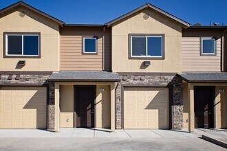 928 N Olive Ave in Turlock, CA - Building Photo - Building Photo