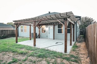 116 Willow Ln in Roanoke, TX - Building Photo