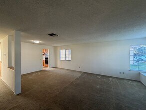 876 Shellwood Way in Sacramento, CA - Building Photo - Building Photo