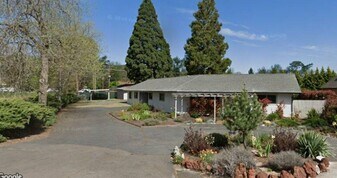 335 Shafer Ln in Jacksonville, OR - Building Photo