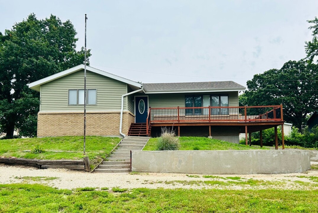 103 7th St in Wakefield, KS - Building Photo