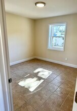 31 Perry Ln, Unit New 2 Bedroom Apartment in Wheatley Heights, NY - Foto de edificio - Building Photo