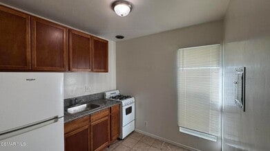 13507 Victory Blvd in Los Angeles, CA - Building Photo - Building Photo