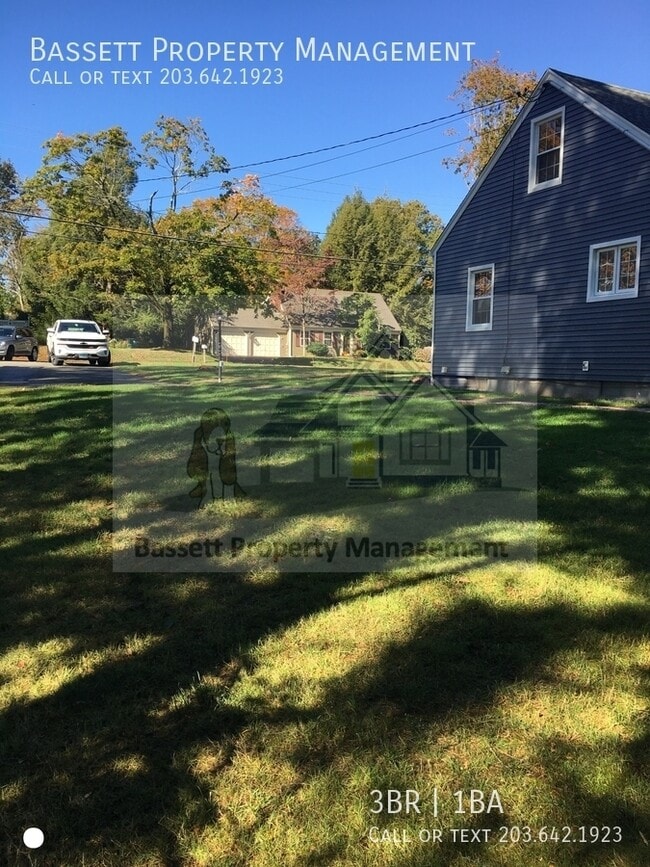 960 Wolf Hill Rd in Cheshire, CT - Building Photo - Building Photo