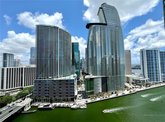 475 Brickell Ave in Miami, FL - Building Photo - Building Photo