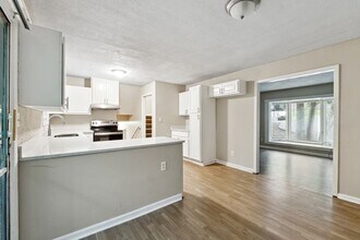 5786 Deerfield Trail in College Park, GA - Building Photo - Building Photo