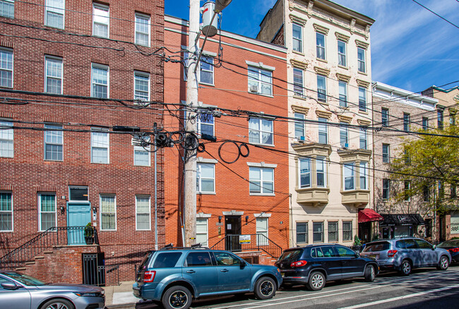 226 Madison St in Hoboken, NJ - Foto de edificio - Building Photo