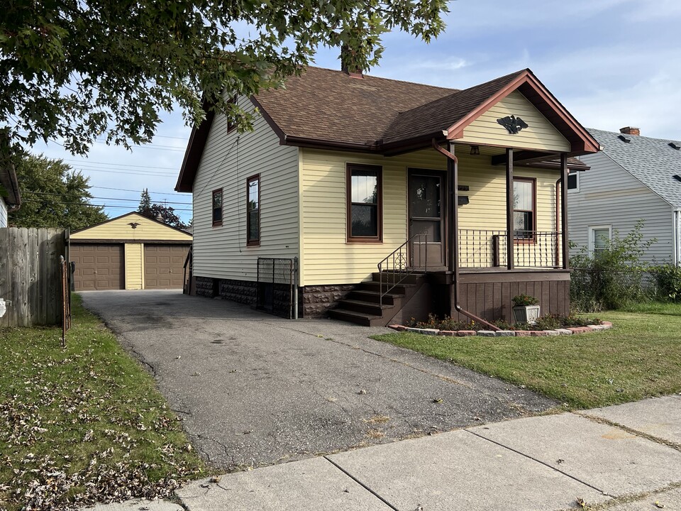 18939 Meier St in Roseville, MI - Building Photo