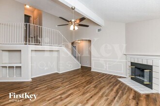 609 Hollyberry Dr in Mansfield, TX - Foto de edificio - Building Photo
