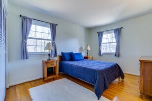 9215 Cherrytree Dr in Alexandria, VA - Building Photo