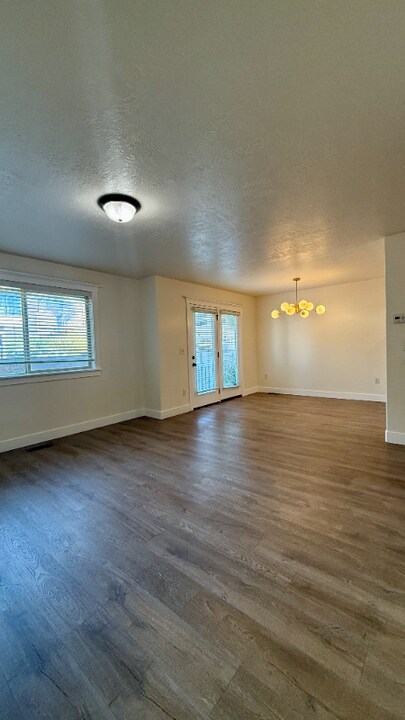 11733 S Harvest Bend Way in Draper, UT - Building Photo