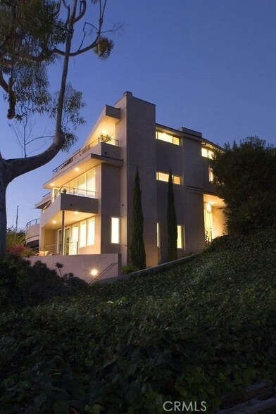 326 Loma Terrace in Laguna Beach, CA - Building Photo