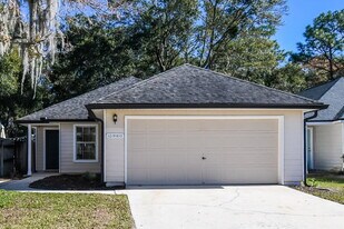 2985 Mikris Dr E in Jacksonville, FL - Building Photo