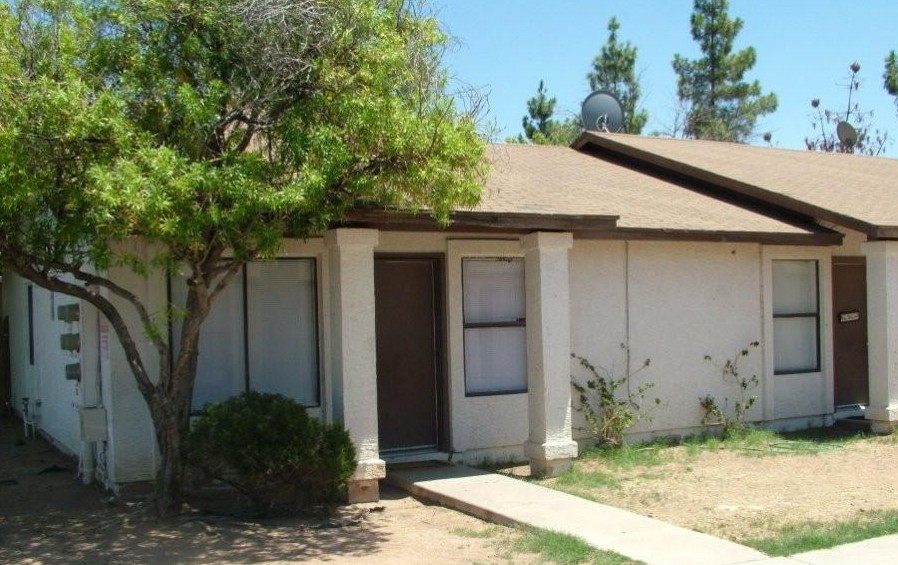 2825 E Capri Cir in Mesa, AZ - Building Photo