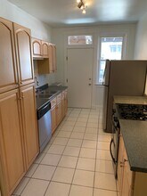 1468 W Winnemac Ave, Unit 1E in Chicago, IL - Building Photo - Building Photo