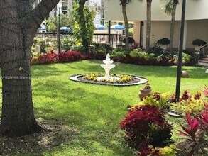 16919 N Bay Rd in Sunny Isles Beach, FL - Building Photo - Building Photo