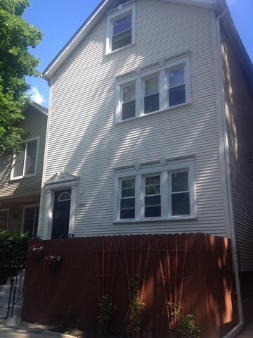 1520 W Melrose St in Chicago, IL - Building Photo