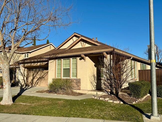 861 Tulare Dr in Tracy, CA - Building Photo - Building Photo