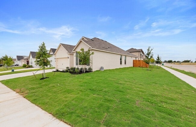 2405 Peebles Ln in Denton, TX - Foto de edificio - Building Photo