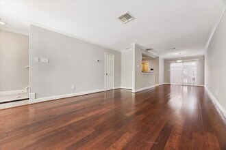 2501 Bering Dr in Houston, TX - Building Photo - Building Photo