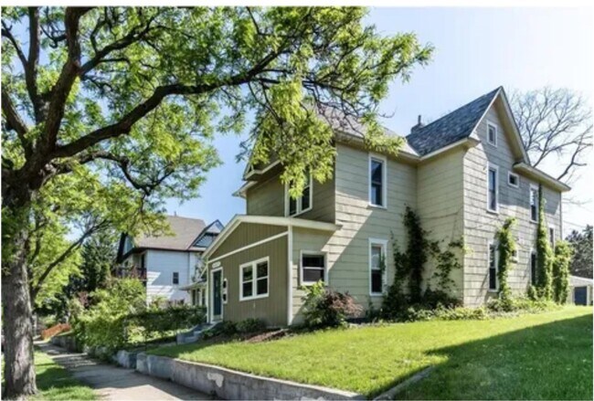 627 Pierce St NE in Minneapolis, MN - Building Photo - Building Photo