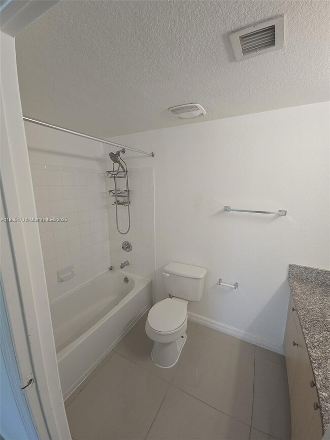 2501 Centergate Dr in Miramar, FL - Building Photo - Building Photo