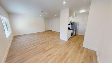 5804 Woodman in Van Nuys, CA - Foto de edificio - Interior Photo