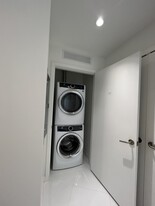 851 NE 1st Ave, Unit 4302 in Miami, FL - Building Photo