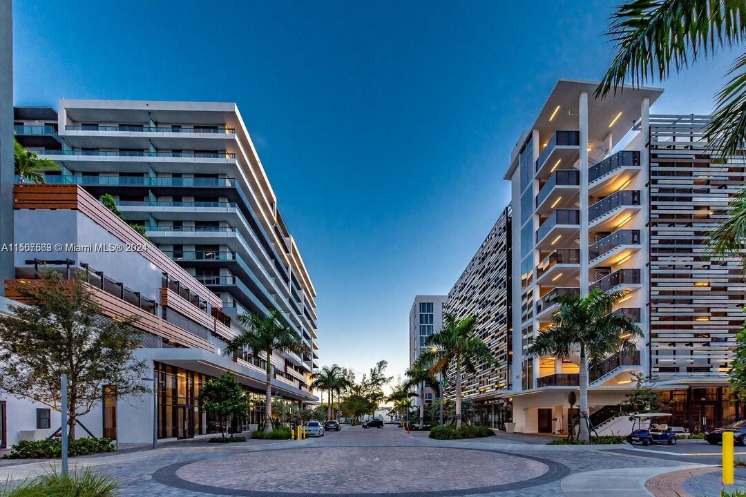 2960 NE 207th St, Unit 606 in Aventura, FL - Foto de edificio