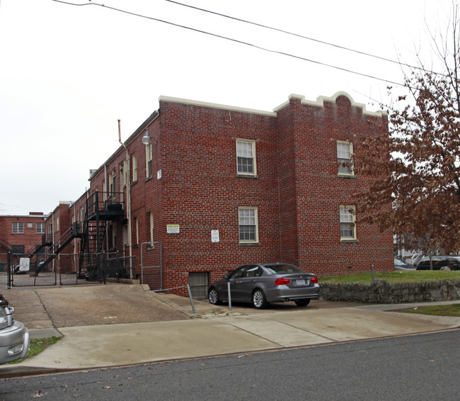 5400-5408 5th St NW in Washington, DC - Foto de edificio - Building Photo