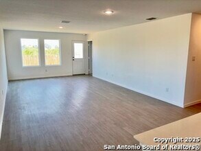 5726 Willow Point Blvd in San Antonio, TX - Building Photo - Building Photo