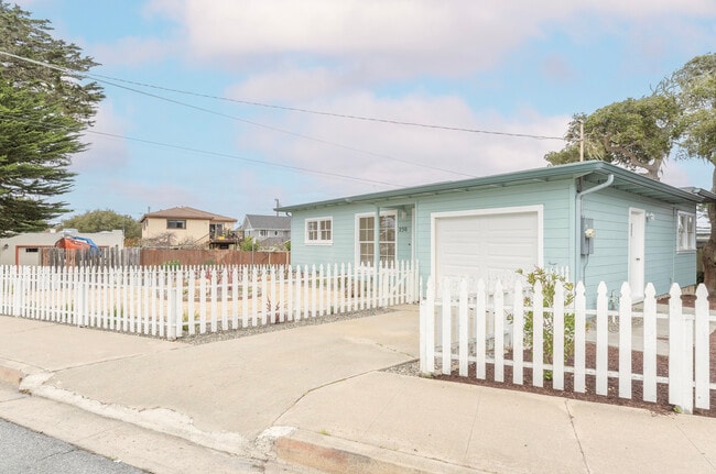 230 Gibson Ave in Pacific Grove, CA - Building Photo - Building Photo