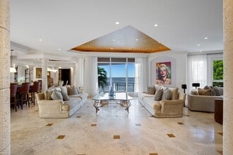 3471 Main Hwy in Miami, FL - Foto de edificio - Building Photo