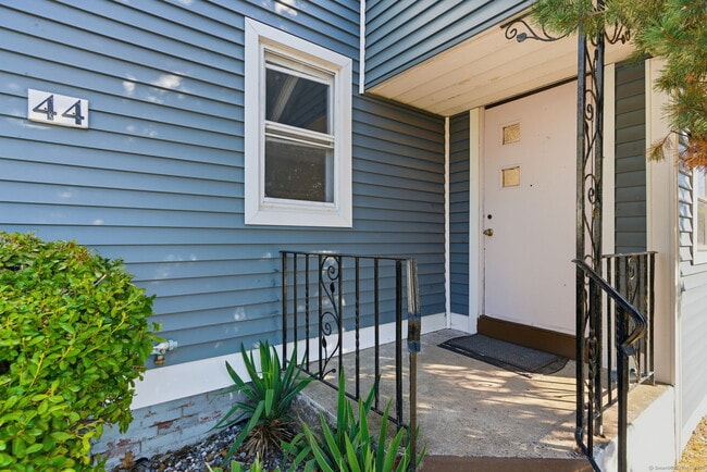 property at 44 E Cedar St