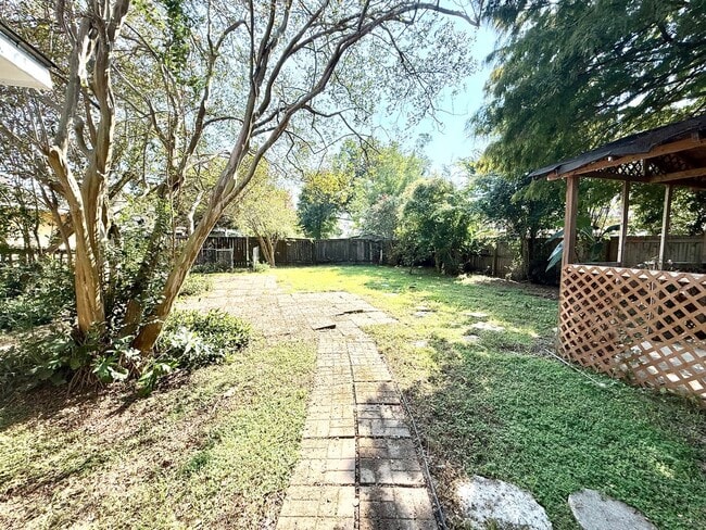 621 W Woodruff Dr in Baton Rouge, LA - Building Photo - Building Photo