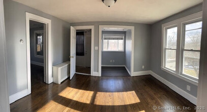 217 Hillcrest Rd in Bridgeport, CT - Building Photo - Building Photo