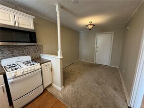 40-40 Freebody St in Newport, RI - Building Photo - Building Photo