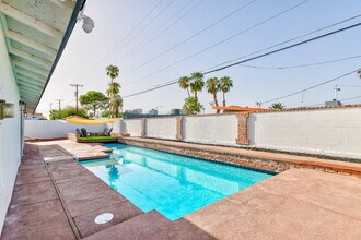 1448 Pawnee Dr in Las Vegas, NV - Building Photo - Building Photo
