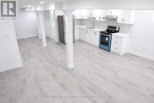 1627 Baggins St in Pickering, ON - Building Photo