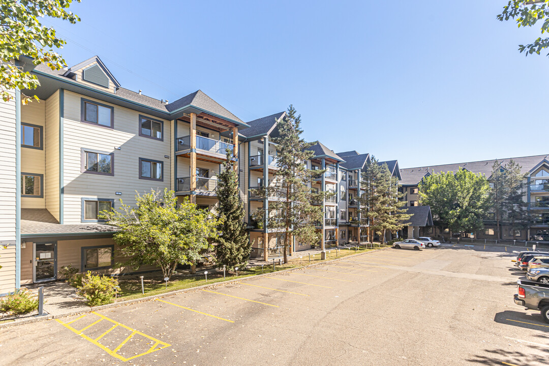 Whitemud Oaks Grande in Edmonton, AB - Building Photo