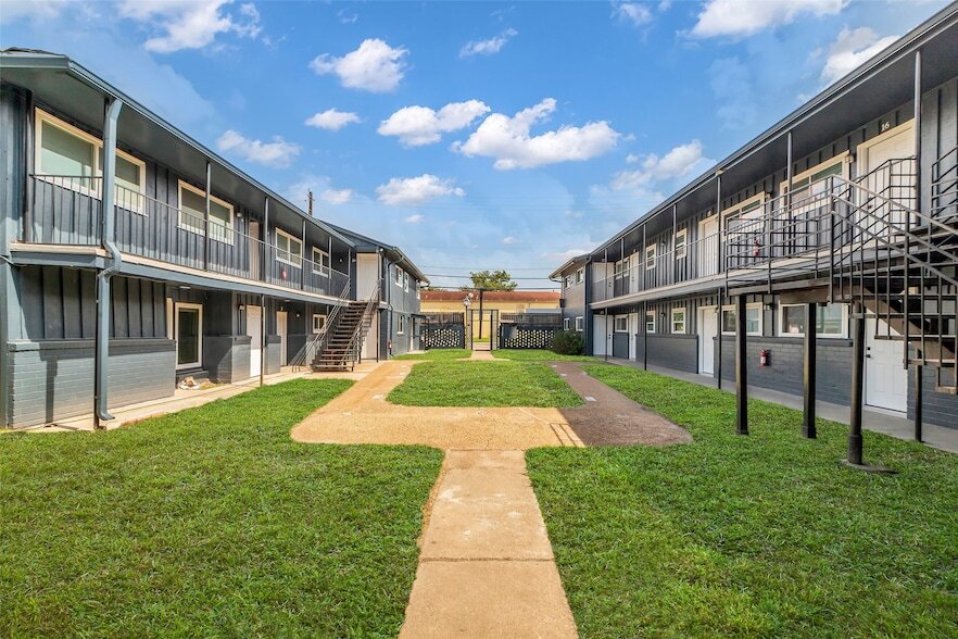 4706 Yellowstone Blvd, Unit 25 in Houston, TX - Building Photo