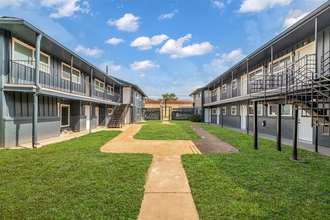 property at 4706 Yellowstone Blvd