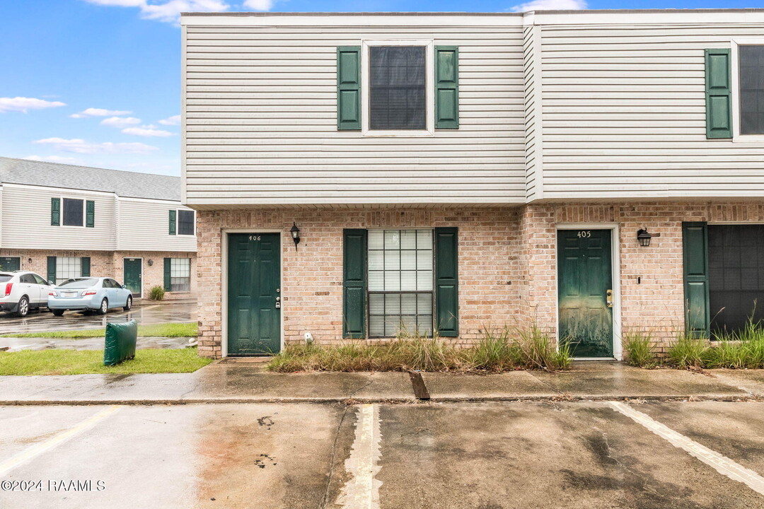 100 Winchester Dr in Lafayette, LA - Foto de edificio