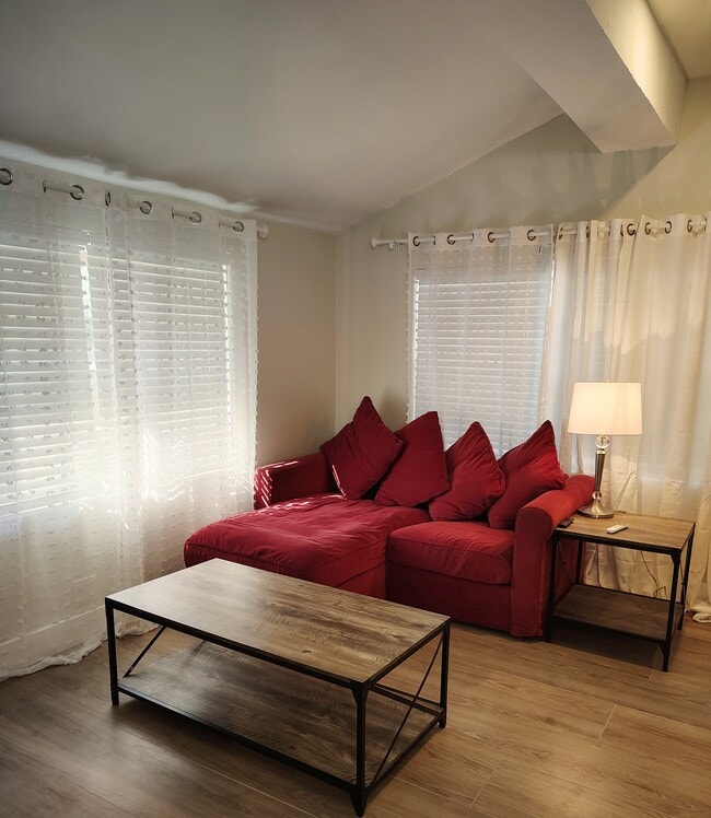 26 Acacia St, Unit The Acacia Studio