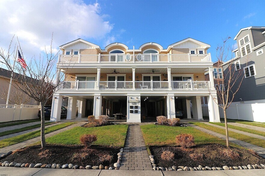 9505 Monmouth Ave in Margate City, NJ - Building Photo